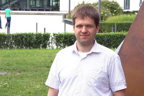 Dr. Frank Hechtner ist Wissenschaftlicher Mitarbeiter am Institut für Betriebswirtschaftliche Prüfungs- und Steuerlehre