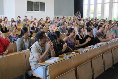 Großes Interesse am Vortrag des amerikanischen Wissenschaftlers und am Forschungsgebiet Medizinethnologie bei den Zuhörern an der Freien Universität.