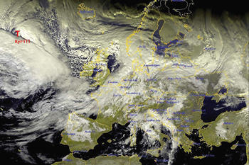 Satellitenaufnahme des Orkans Kyrill, der im Januar 2007 über Europa fegte und dessen Böen Windgeschwindigkeiten bis zu 225 km/h erreichten.