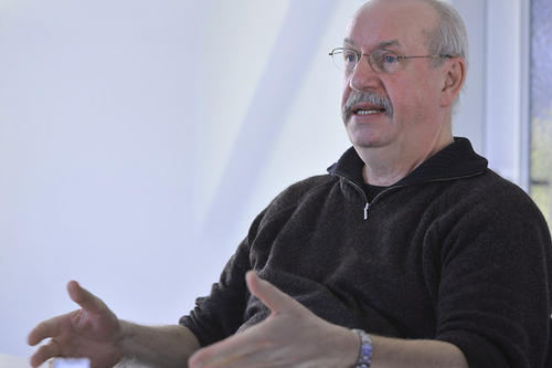PD Dr. Lutz Mez ist Wissenschaftler am Forschungszentrum für Umweltpolitik der Freien Universität. Er gehört zu den Gründungsmitgliedern des Zentrums, das Politikwissenschaft und Energie- und Umweltforschung verbindet