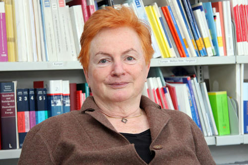 Barbara Riedmüller stellte mit Ulrike Schmalreck die Studie „Die Lebens- und Erwerbsverläufe von Frauen im mittleren Lebensalter. Wandel und rentenpolitische Implikation“ vor.