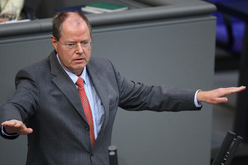 Peer Steinbrück spricht 2008 als Finanzminister im Bundestag. Wissenschaftler der Freien Universität untersuchen, welche rhetorischen Stilmittel er einsetzte.