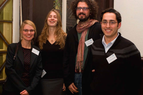 Bleiben nach ihrem Forschungsaufenthalt als Alexander-von-Humboldt-Stipendiasten der Freien Universität als Alumni verbunden (v.l.n.r.): Ilona Regulski, Thamy Pogrebinschi, Arturo Robertazzi, Anthony Morfa.