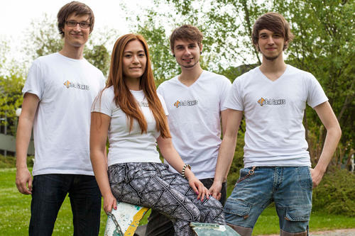 Gemischtes Funpreneur-Team: Sören Müller (l.) und Kim Ly Mai s(2.v.l.) studieren an der Universität Potsdam, Tim Höregott an der HTW (3.v.l.) und Kevin Hinze (r.) an der Freien Universität.