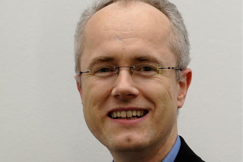 Dr. Jochen Schiller ist Professor für Technische Informatik an der Freien Universität Berlin.