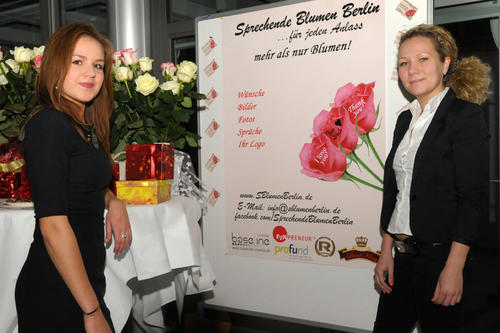 Irina Bolmat und Alena Miller kamen mit der Gründeridee "Sprechende Blumen Berlin auf den zweiten Platz.