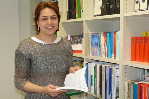 Die iranische Umweltingenieurin forscht zum Potenzial von Bioenergie. Ein Jahr lang ist sie über die Alexander von Humboldt-Stiftung am Centre for Caspian Region Studies der Freien Universität.