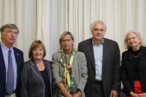 (v.l.n.r.): H. Spielmann (Landestierschutzbeauftragter Berlin), J. Plendl (Freie Universität), A. Grüters-Kieslich (Dekanin der Charité), R. Dechend (Experimental and Clinical Research Center), M. Schäfer-Korting (Freie Universität)