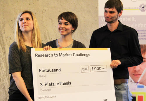 Bewegte Bilder und Tonaufnahmen in wissenschaftliche Publikationen einbinden – das steckt hinter dem Projekt „eThesis“. Die Idee dazu hatten Caroline Merz, Ada Riemschneider und Lars Häuser (v.l.).