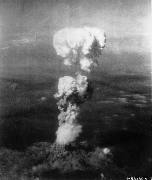 Die erste Atombombe wurde am 6. August 1945 über Hiroshima abgeworfen.