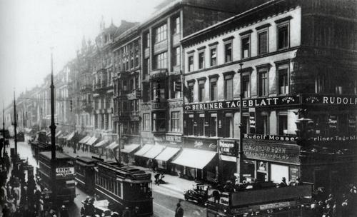 Verlagssitz: An der Ecke Leipziger- Ecke Friedrichstraße residierte das Berliner Tageblatt, dessen Chefredakteur Theodor Wolff war. Die Aufnahme entstand vor 1914.