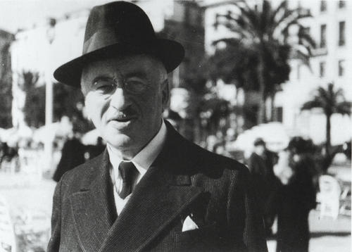 Theodor Wolff kritisierte den Militarismus und setzte sich für die Demokratisierung Deutschlands ein, warnte schon früh vor den Nationalsozialisten und musste deshalb 1933 emigrieren.