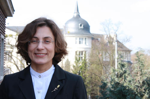 Anna Gorbushina works for the German  Federal Institute for Materials Research and Testing (BAM)  and is also  a professor of geomicrobiologyat the  Institute of Geological Sciences and the Institute of Biology, both at Freie Universität Berlin. 