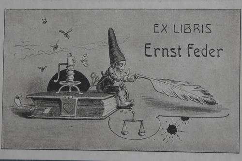 Über Ex-Libris-Aufkleber kann die Spurensuche zum Eigentümer eines Buches beginnen. Die „Looted Cultural Assets Datenbank“ bündelt alle bislang bearbeiteten Fälle aus drei Berliner und einer Potsdamer Bibliothek.
