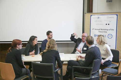 In den Round-Table-Gesprächen konnten PostDocs direkt zu ihrer Forschung befragt werden.