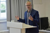 Der Leiter des Center for International Cooperation an der Freien Universität Herbert Grieshop bei seinem Vortrag.
