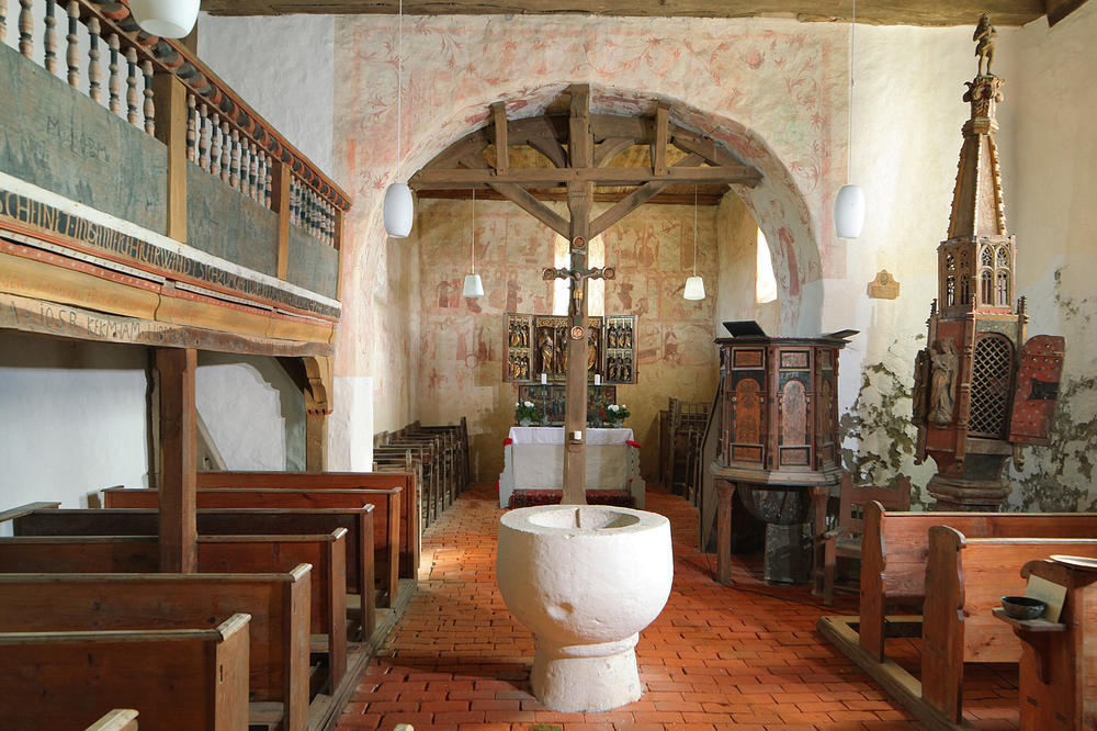 Seit dem frühen 16. Jahrhundert kaum verändert scheint die Dorfkirche zu Audorf (Altmark).
