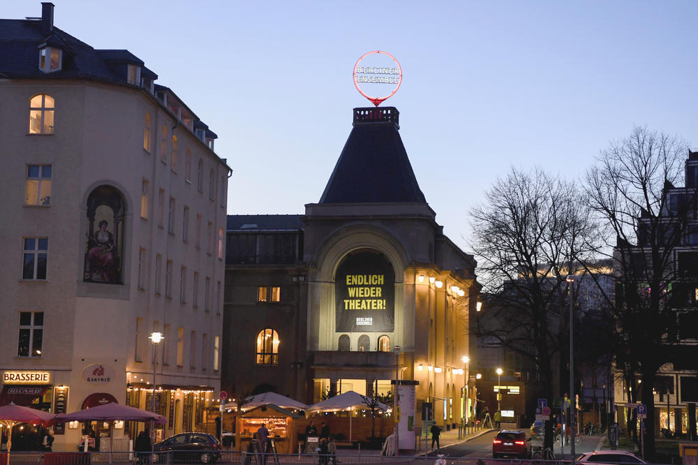 Das Berliner Ensemble im März 2021. Mit der Vorstellung «Panikherz» konnte das Haus im Rahmen des Berliner Pilotprojekts während der Corona-Pandemie wieder seine Türen öffnen.