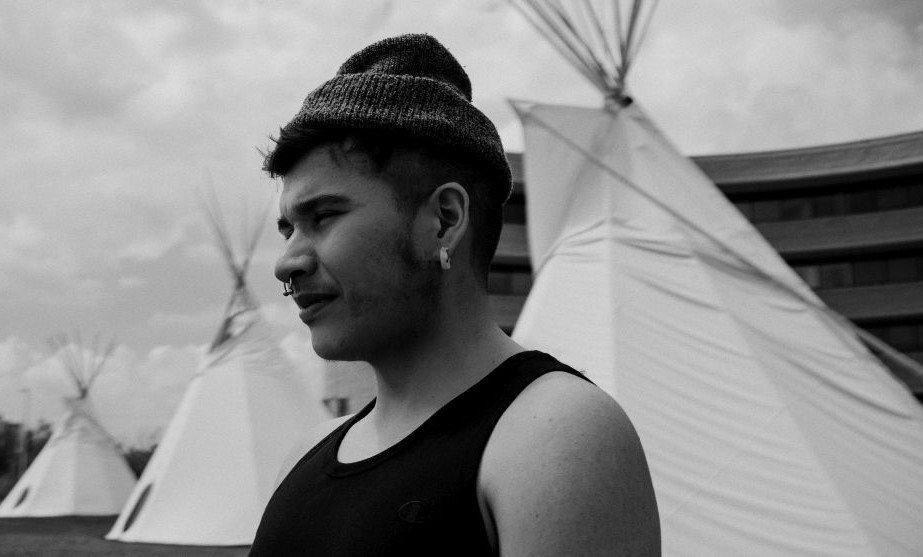 Der Schriftsteller Billy-Ray Belcourt (Kanada) gehört den Driftpile Cree Nation an.