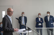 „Spitzenforschung braucht hervorragende Rahmenbedingungen“, sagte Dr. Torsten Geißler, Referatsleiter im Bundesministerium für Bildung und Forschung. Das Minsterium treibe deshalb den Bau neuer Infrastrukturen für die Wissenschaft immer weiter an.