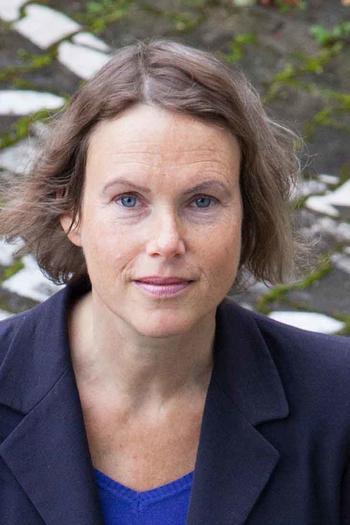 Cornelia Ortlieb lehrt Literaturwissenschaft an der Freien Universität Berlin. Zu den Forschungsschwerpunkten der Professorin gehört unter anderem die Berliner Moderne.