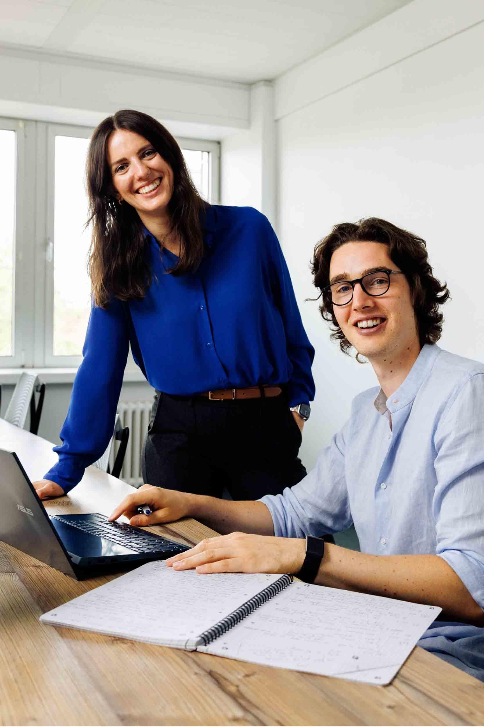 Sophie Apel und Julius Peschke sind die Gründer des Start-ups AVALY. Sie entwickeln eine Analysesoftware zur Akzeptanz von Windparks.