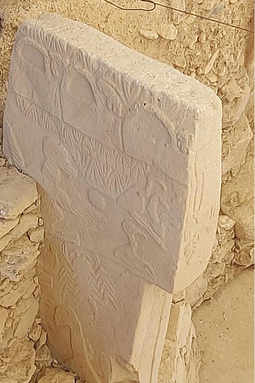 Die verzierten Reliefpfeiler können mit dem Laserscanner präzise dokumentiert werden.