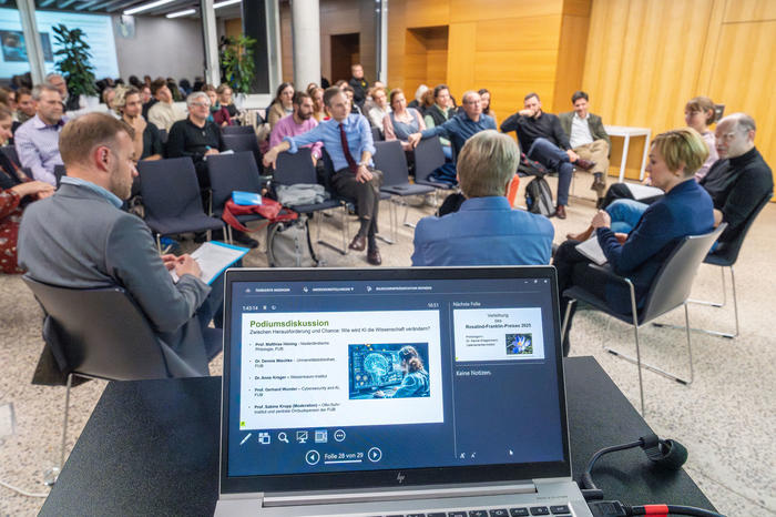 Am Tag der guten wissenschaftlichen Praxis laden die Koordinationsstelle für wissenschaftliche Integrität und die zentralen Ombudspersonen jedes Jahr zu Vorträgen, Workshops und Diskussionen ein.