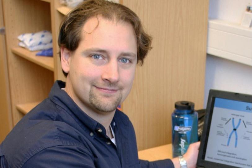 Prof. Dr. Benedikt Kaufer is head of the Institute of Virology at the School of Veterinary Medicine, Freie Universität Berlin