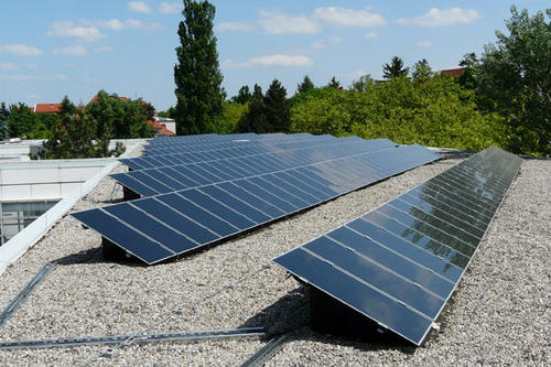 Solaranlage auf dem Gebäude des Fachbereichs Physik