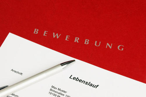 Bewerbungsmappe und Lebenslauf haben beim Bewerbungstraining von Richard Nelson Bolles ausgedient.