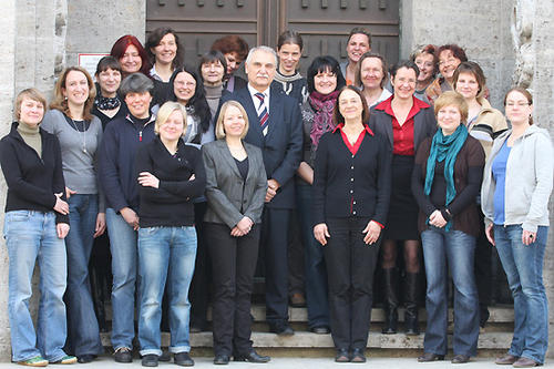 Gruppenbild mit Kanzler: Die dezentralen Frauenbeauftragten und ihre Stellvertreterinnen treten zum 1.April ihr Amt an