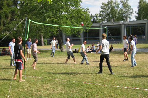 Bild: Sportlich ging es beim Sommerfest des Fachbereichs Rechtswissenschaft zu.