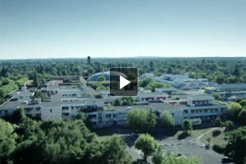 Das Video präsentiert die Freie Universität in Vergangenheit und Gegenwart.
