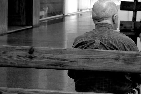 Berufliche Anforderungen und die Bedürfnisse Pflegebedürftiger stehen nicht immer in Einklang.
