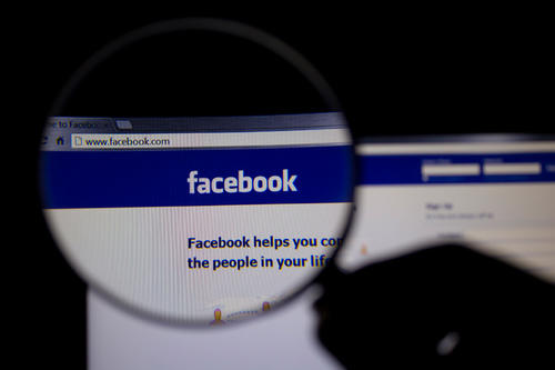 Mit geänderten Geschäftsbedingungen  räumt Facebook sich seit Februar 2015 das Recht ein, Nutzerverhalten umfassender zu analysieren.