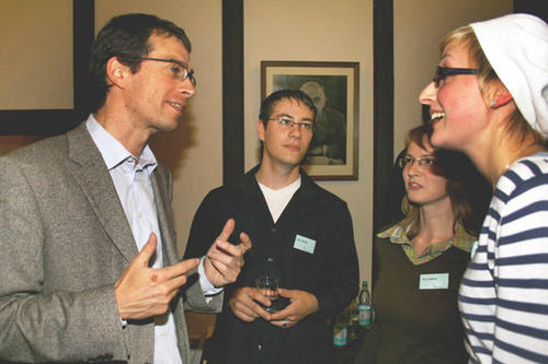Professor Paul Nolte im Gespräch mit Studierenden des neuen Master-Studiengangs Public History