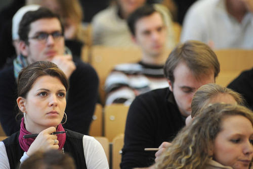 Vorlesung am Fachbereich Wirtschaftswissenschaft