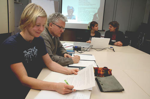 Katrin Dreier (vorne links) ist eine der neuen Studierenden des Masters "Gender und Diversity".