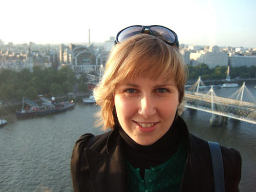Jenna Kowalski - inzwischen nach Berlin zurückgekehrt, genießt aus 135 Metern Höhe die Aussicht im Riesenrad "London Eye"