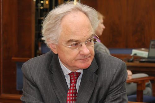 Der Kooperationsvertrag wurde in Anwesenheit des französischen Botschafters in Deutschland, seiner Exzellenz Bernard de Montferrand, unterzeichnet