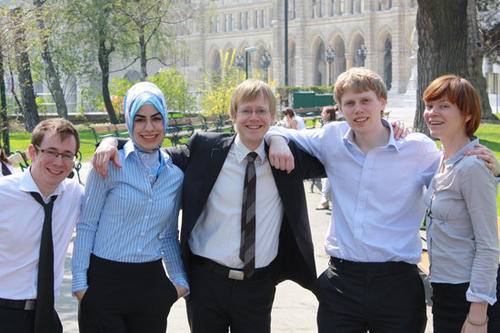 Vertreter der Freien Universität beim 16. "Willem C. Vis Moot Court": Andrew Bianchi, Betül Ulusoy, Thilo Schmidt, Neil Dowers und Nele Kliemt (v.l.n.r.)