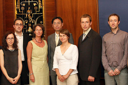 (v.l.n.r.): Natalie Maga, Tobias Grossmann, Prof. Ursula Lehmkuhl (Erste Vizepräsidentin), Dr. Jian Feng (Gesandter u. Leiter d. Bildungsabt. der chin. Botschaft), Christian Oberlander, Bartosz Dalewski