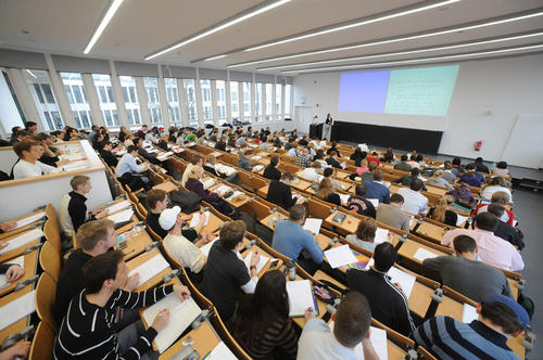 Mit rund 3.200 Studierenden lag die Beteiligung an der Befragung wie schon 2008 bei 30 Prozent.