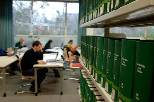 Am Wettbewerb teilnehmen können Nachwuchswissenschaftler, die zum Thema "Dienstleistungen für nachhaltige Entwicklung" arbeiten.