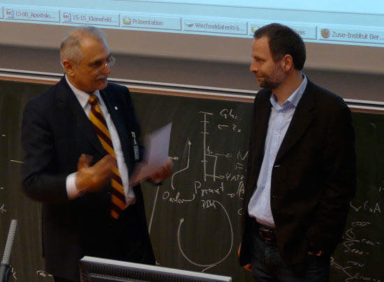 Professor Dr. Volkhard Nordmeiers E-Learning-Projekt "Interaktive Praktikumsexperimente für eine familienfreundliche Hochschule" erhielt eine besondere Würdigung