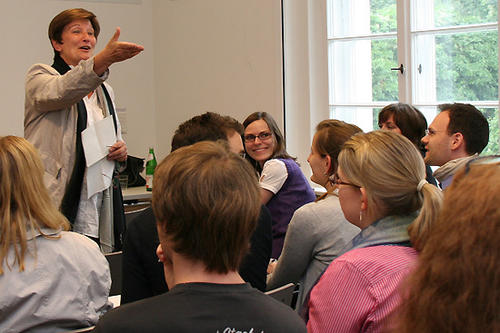 Dr. Dorothea Rüland gibt Tipps für einen erfolgreichen Auslandsaufenthalt und den Einstieg ins Wissenschaftsmanagement