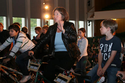 Auch Katrin Lompscher, Berliner Senatorin für Gesundheit, Umwelt und Verbraucherschutz, strampelte bei der vierten Schüleruni an der Freien Universität, die Ende September stattfand