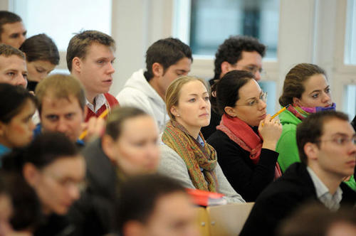 Können Professoren vorschlagen: Studierende, Absolventen, Professoren-Kollegen und Arbeitgeber