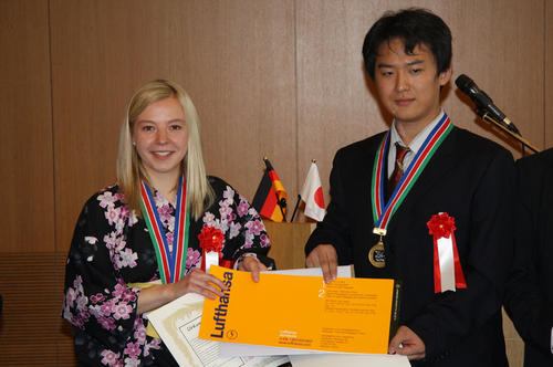 Teilen sich den Sieg: Marie-Luise Penter, Japanologie- Studentin an der Freien Universität, und Xin Xin Yin, Student an der Universität Leipzig.